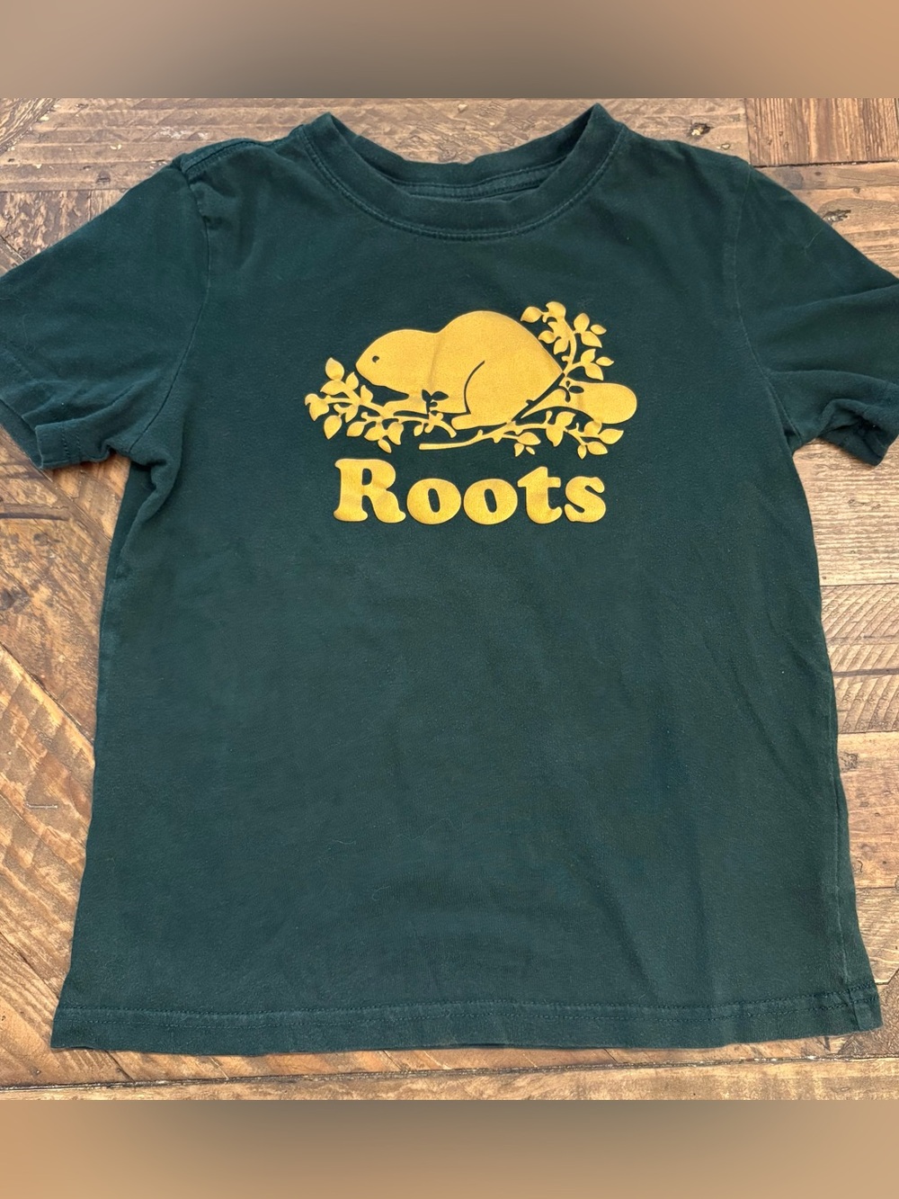 Roots Kids Green & Gold Short Sleeved Tee Size Small 5/6 Years